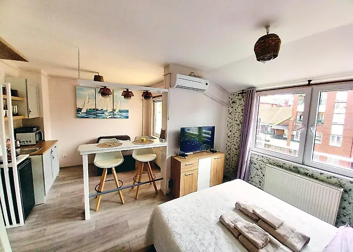 Lenny\'S Apartment
